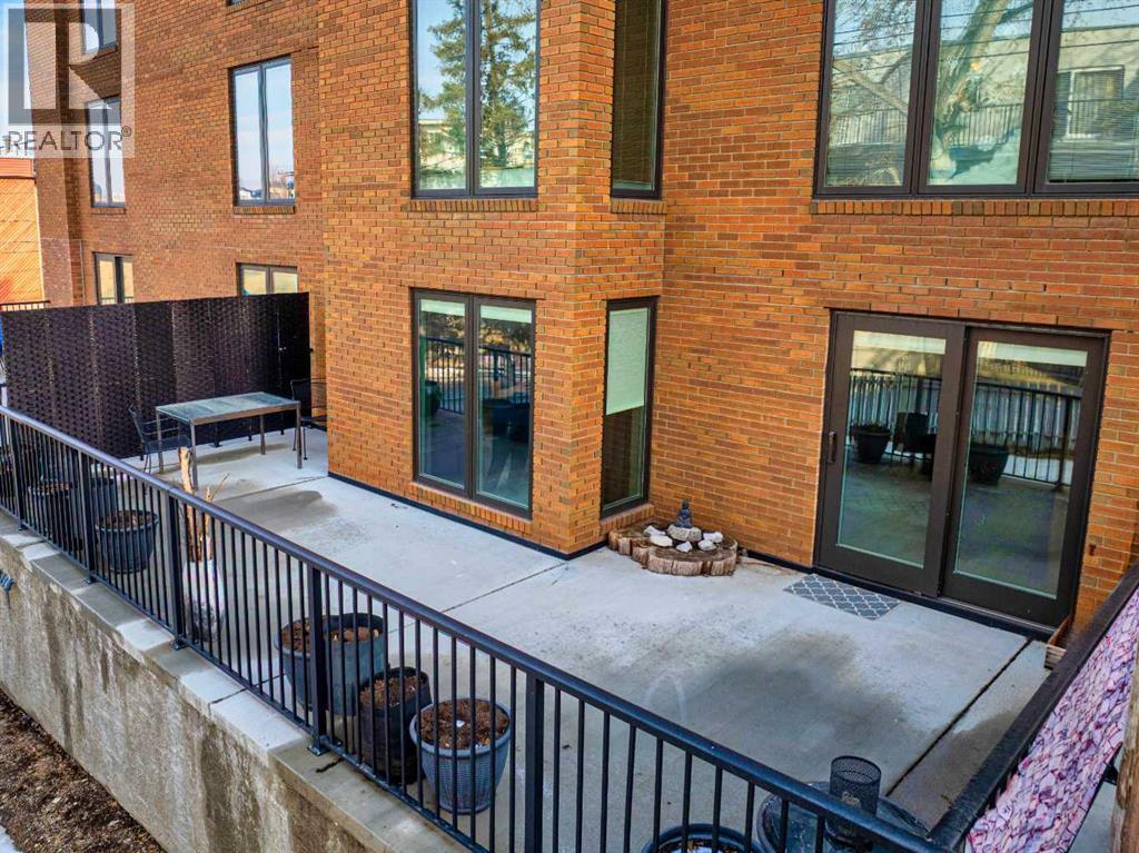 Apartment for Sale in 102, 350 4 Avenue NE|Calgary, Alberta T2E0J3 3