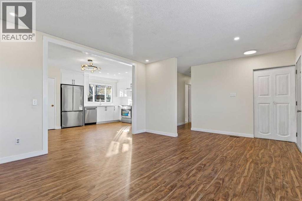 House for Sale in 531 64 Avenue NW|Calgary, Alberta T2K5L3 4