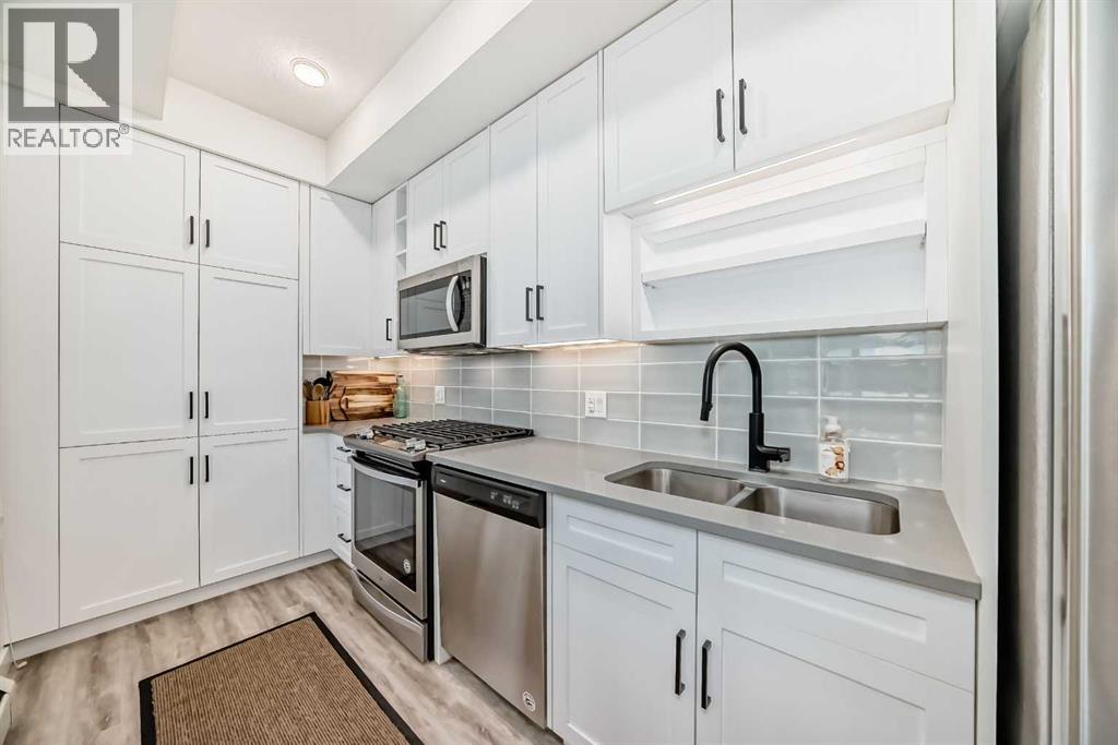 Apartment for Sale in 227, 4138 University Avenue NW|Calgary, Alberta T3B6L4 4