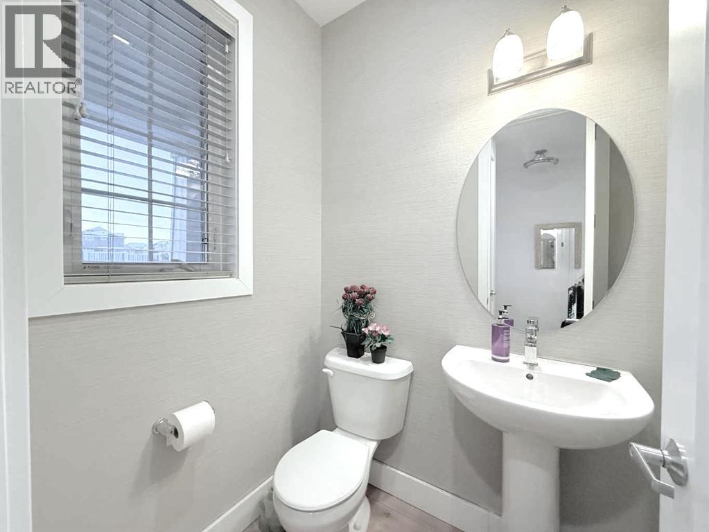 House for Sale in 148 Carrington Circle NW|Calgary, Alberta T3P0Y6 4