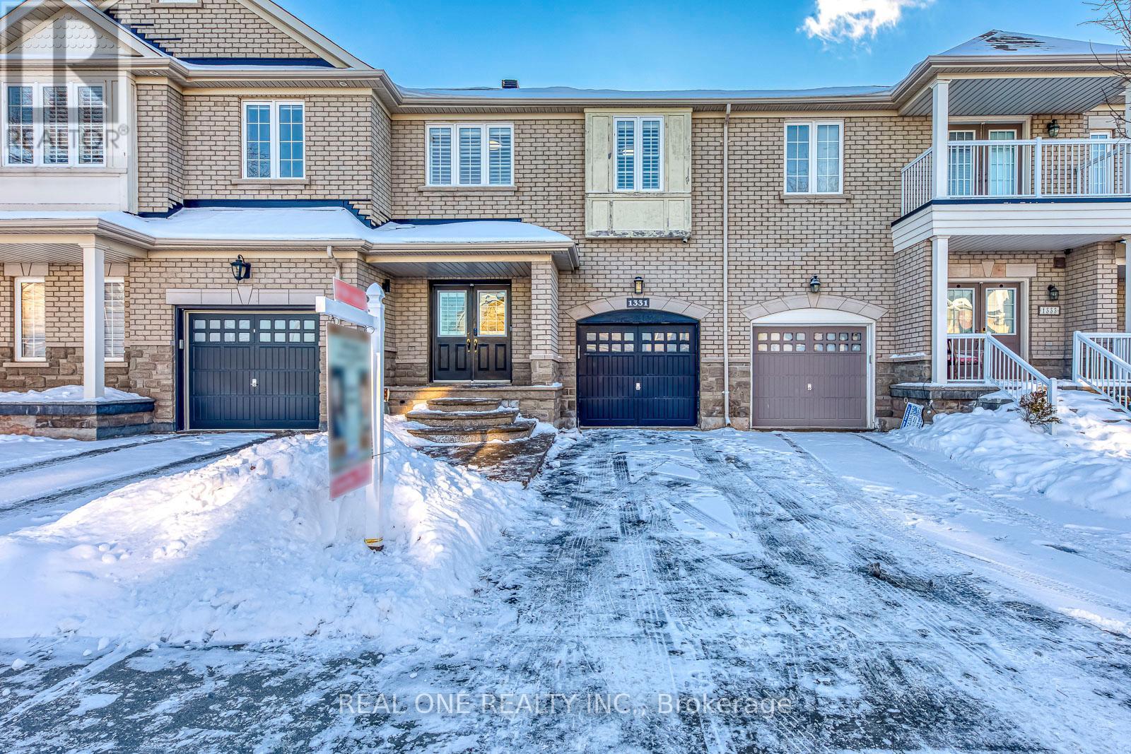 Row / Townhouse for Sale in 1331 KESTELL BOULEVARD|Oakville (JC Joshua Creek), Ontario L6H0C8 2