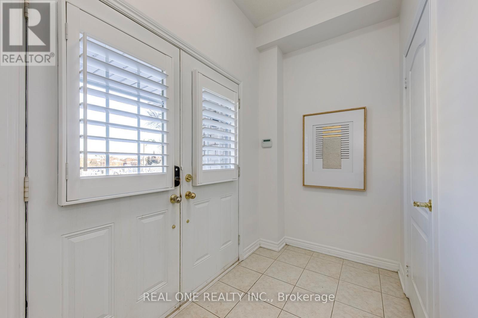 Row / Townhouse for Sale in 1331 KESTELL BOULEVARD|Oakville (JC Joshua Creek), Ontario L6H0C8 4