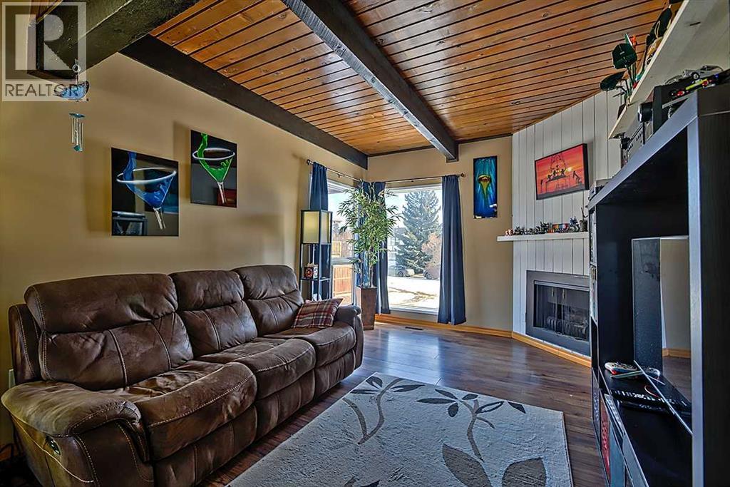 Duplex for Sale in 80 Queen Alexandra Close SE|Calgary, Alberta T2J3P8 3