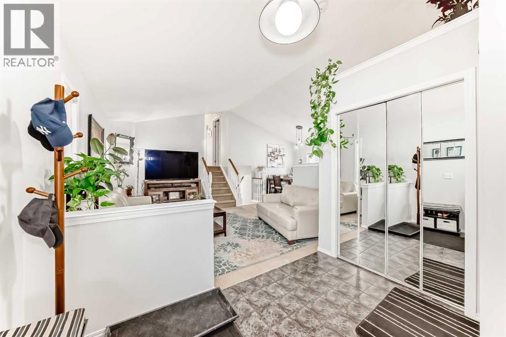 House for Sale in 241 Los Alamos Place NE|Calgary, Alberta T1Y7G7 5