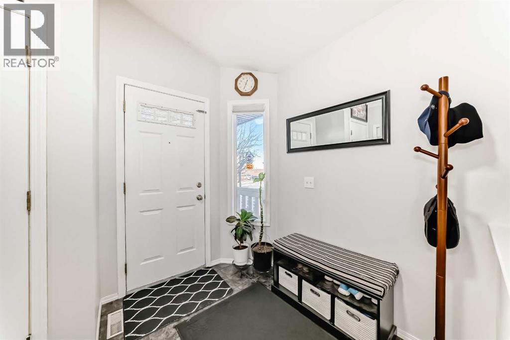 House for Sale in 241 Los Alamos Place NE|Calgary, Alberta T1Y7G7 3