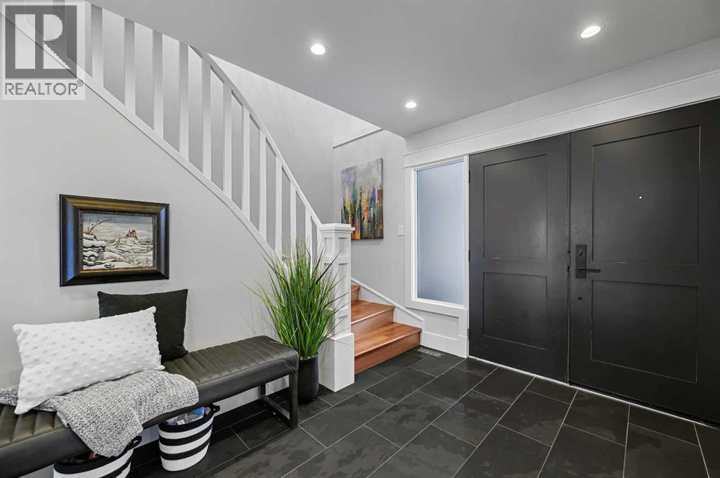 House for Sale in 116 Bay View Drive SW|Calgary, Alberta T2V3N8 3