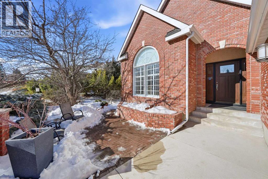 House for Sale in 168 Christie Park View SW|Calgary, Alberta T3H2Z3 3