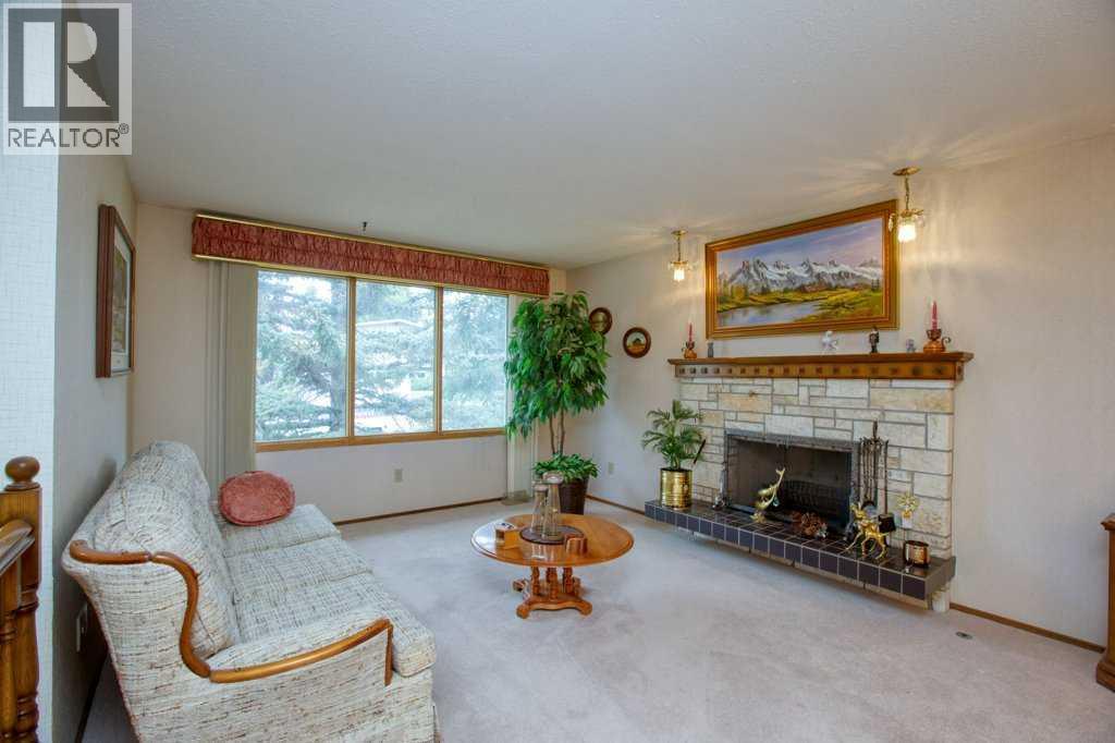 House for Sale in 307 Silverthorn Way NW|Calgary, Alberta T3B4E8 2