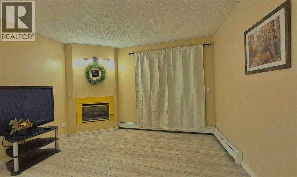 Apartment for Sale in 22, 2722 EDENWOLD Heights NW|Calgary, Alberta T3A3Y5 5