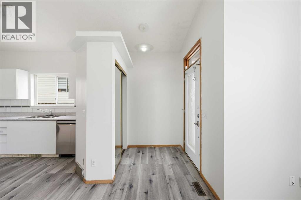 House for Sale in 3710 Catalina Boulevard NE|Calgary, Alberta T1Y6W6 3