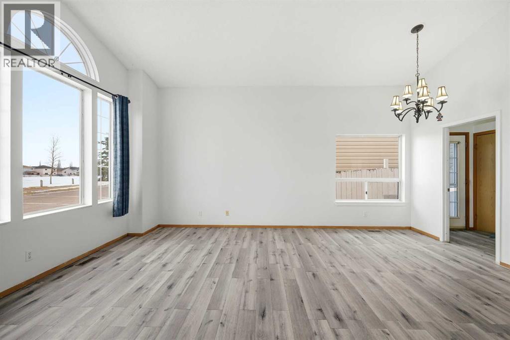 House for Sale in 3710 Catalina Boulevard NE|Calgary, Alberta T1Y6W6 4