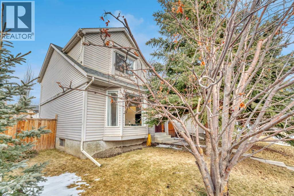 House for Sale in 56 Woodglen Court SW|Calgary, Alberta T2W4K3 2