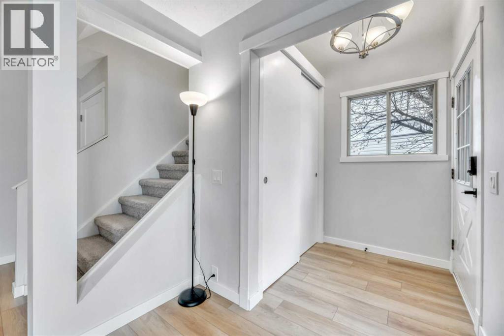 House for Sale in 56 Woodglen Court SW|Calgary, Alberta T2W4K3 5