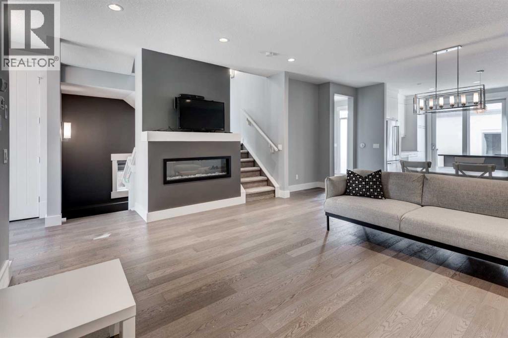 Duplex for Sale in 112 Burma Star Road SW|Calgary, Alberta T3E7Y4 3