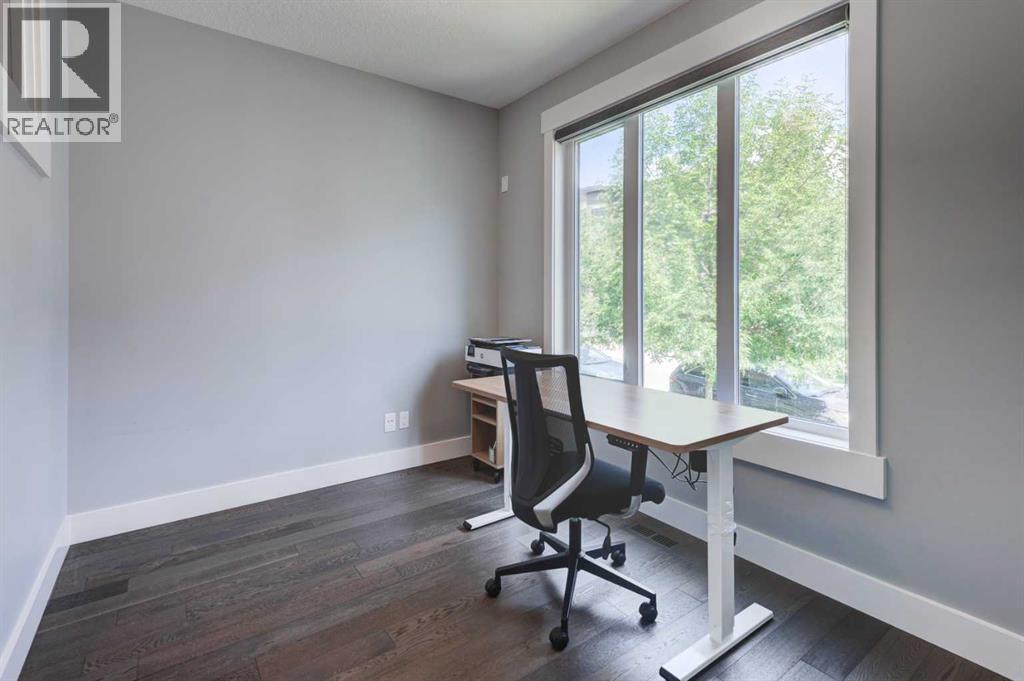 Duplex for Sale in 112 Burma Star Road SW|Calgary, Alberta T3E7Y4 5