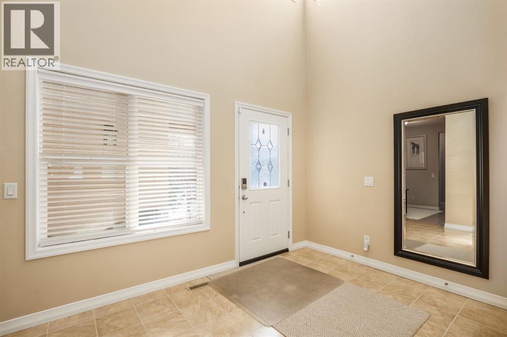 House for Sale in 596 Everbrook Way SW|Calgary, Alberta T2Y0E7 2