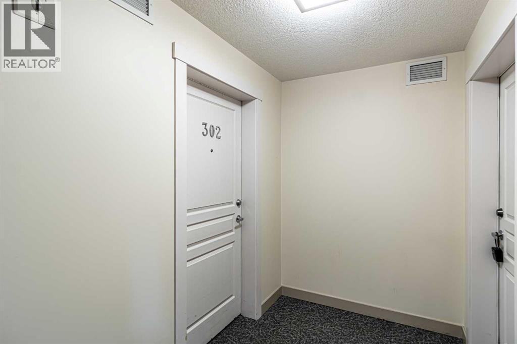 Apartment for Sale in 302, 2300 Evanston Square NW|Calgary, Alberta T3P0G8 4