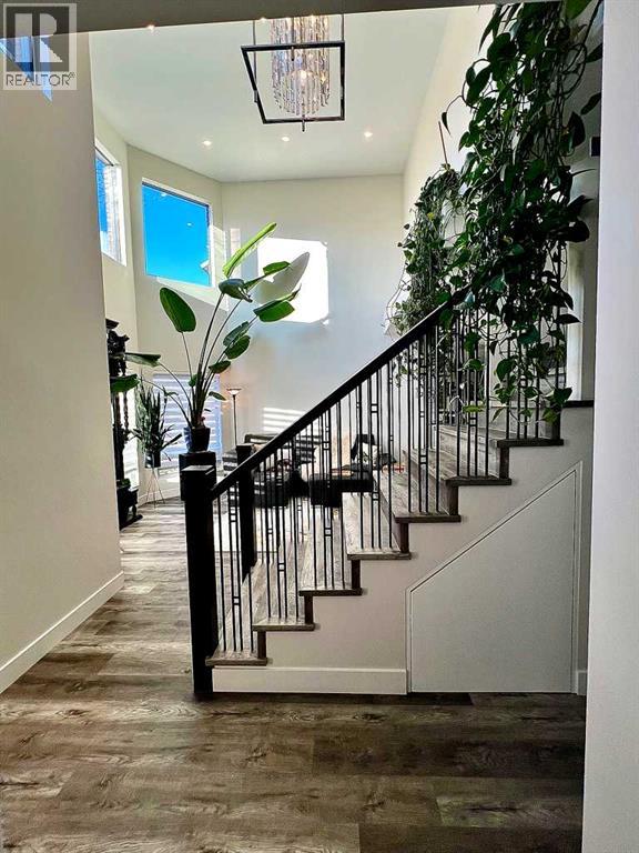 House for Sale in 9927 Scurfield Drive NW|Calgary, Alberta T3L1V9 4