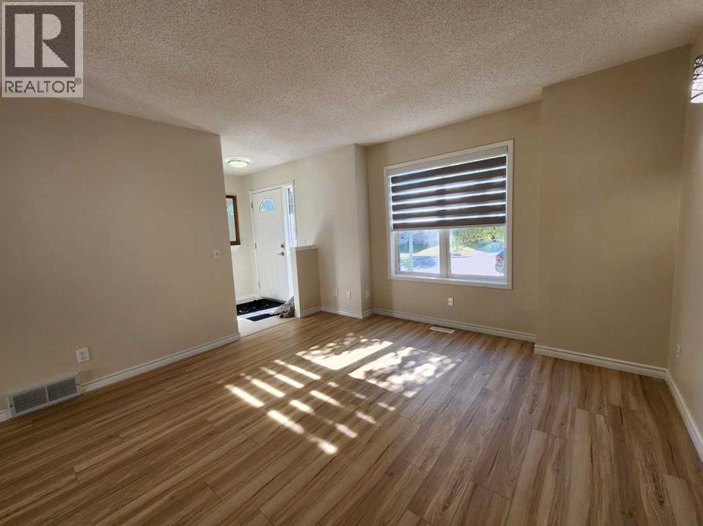 House for Sale in 86 Harvest Rose Circle NE|Calgary, Alberta T3K4M7 5