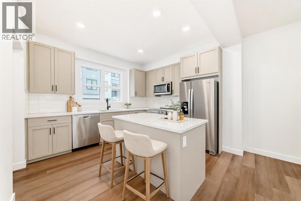 Row / Townhouse for Sale in 103, 30 Rochester View NW|Calgary, Alberta T3L0M8 3