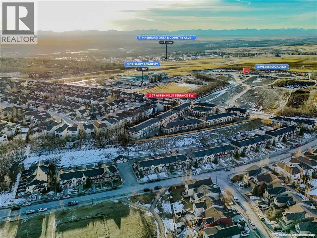 Row / Townhouse for Sale in 37 Aspen Hills Terrace SW|Calgary, Alberta T3H0P3