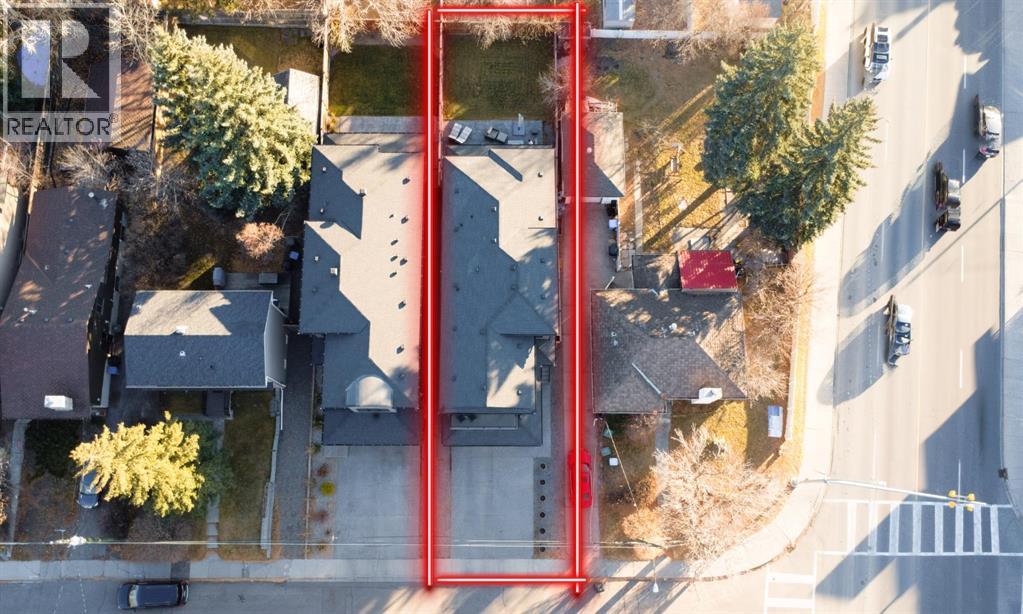 House for Sale in 405 29 Avenue NE|Calgary, Alberta T2E2C5 2