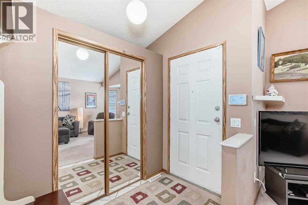 House for Sale in 329 Martinwood Place NE|Calgary, Alberta T3J3H7 4