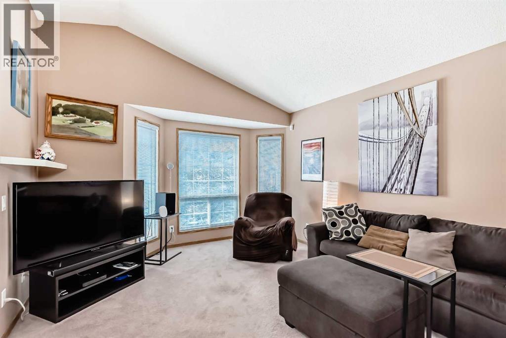 House for Sale in 329 Martinwood Place NE|Calgary, Alberta T3J3H7 5