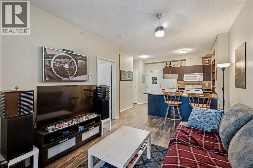 Apartment for Sale in 3309, 73 Erin Woods Court SE|Calgary, Alberta T2B3V2 4