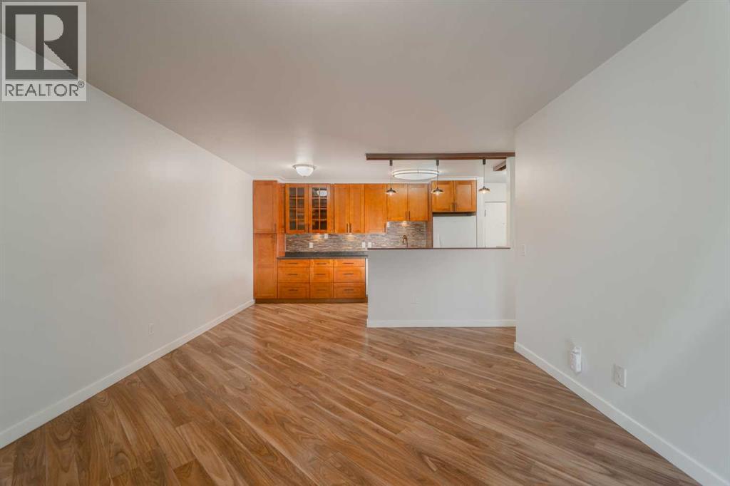 Apartment for Sale in 3303, 4001C 49 Street NW|Calgary, Alberta T3A2C9 4