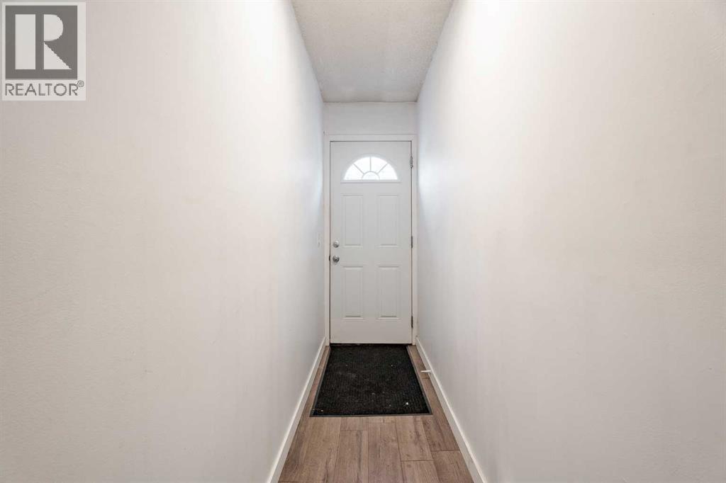 Row / Townhouse for Sale in 424, 200 Brookpark Drive SW|Calgary, Alberta T2W3E5 4