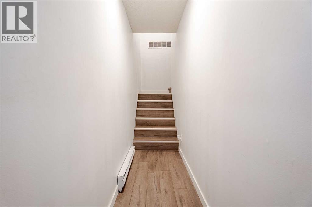 Row / Townhouse for Sale in 424, 200 Brookpark Drive SW|Calgary, Alberta T2W3E5 5