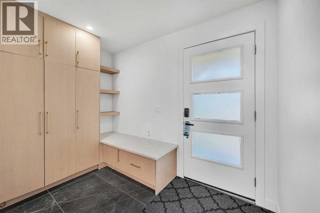 House for Sale in 4239 Vauxhall Crescent NW|Calgary, Alberta T3A0X8 4