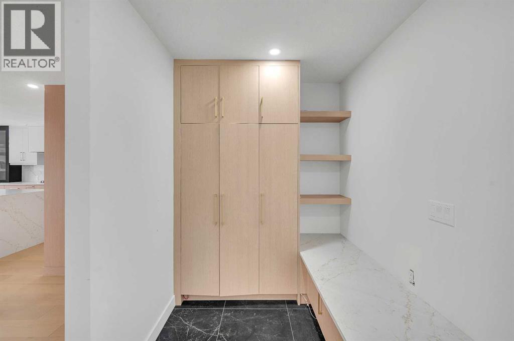 House for Sale in 4239 Vauxhall Crescent NW|Calgary, Alberta T3A0X8 5