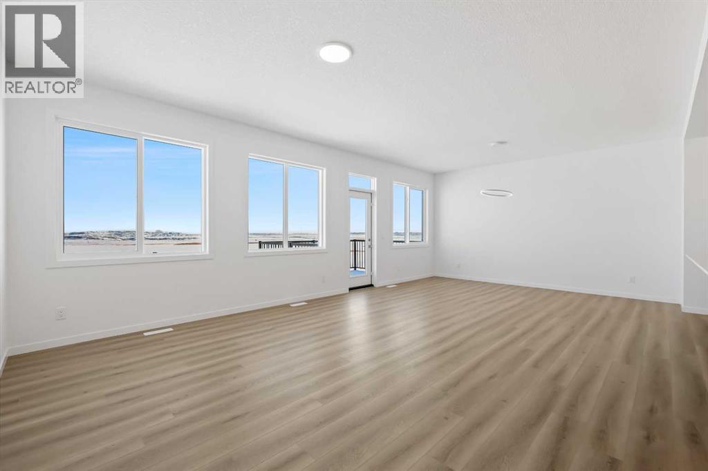 House for Sale in 215 Corner Glen Crescent NE|Calgary, Alberta T3N2P1 5