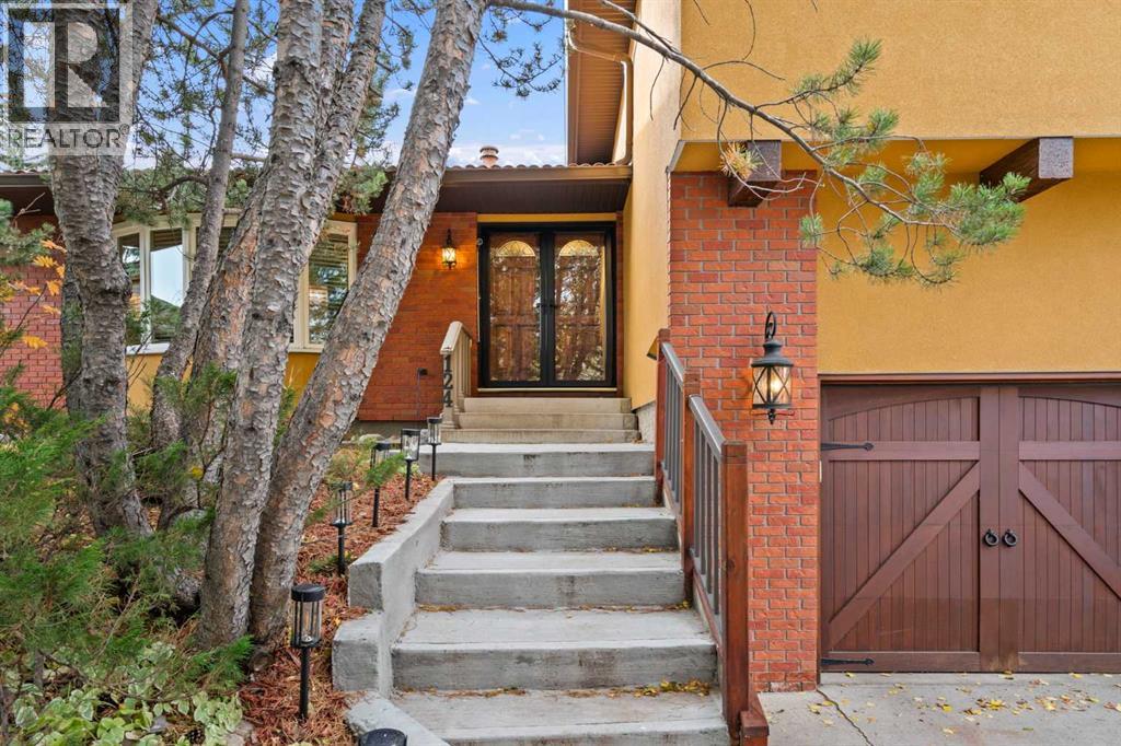 House for Sale in 124 Canterbury Drive SW|Calgary, Alberta T2W2G1 3