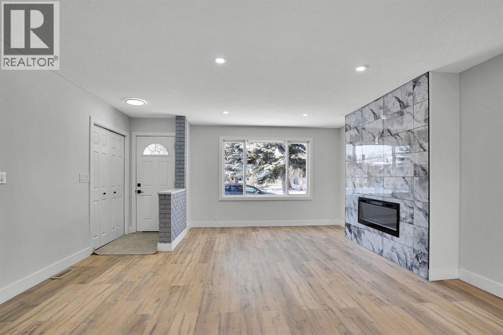 House for Sale in 363 Templeside Circle NE|Calgary, Alberta T1Y3M1 4