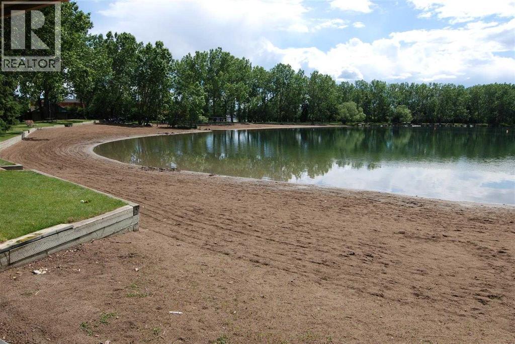 House for Sale in 1139 Lake Sylvan Drive SE|Calgary, Alberta T2J2P9 5