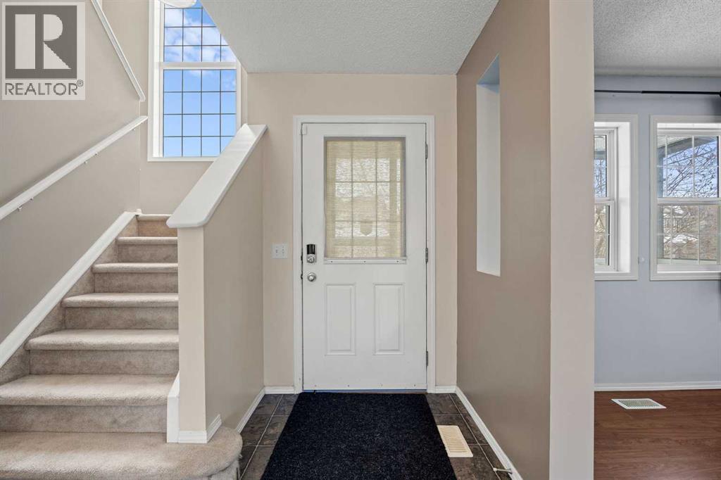 House for Sale in 69 Everglen Way SW|Calgary, Alberta T2Y5G3 4