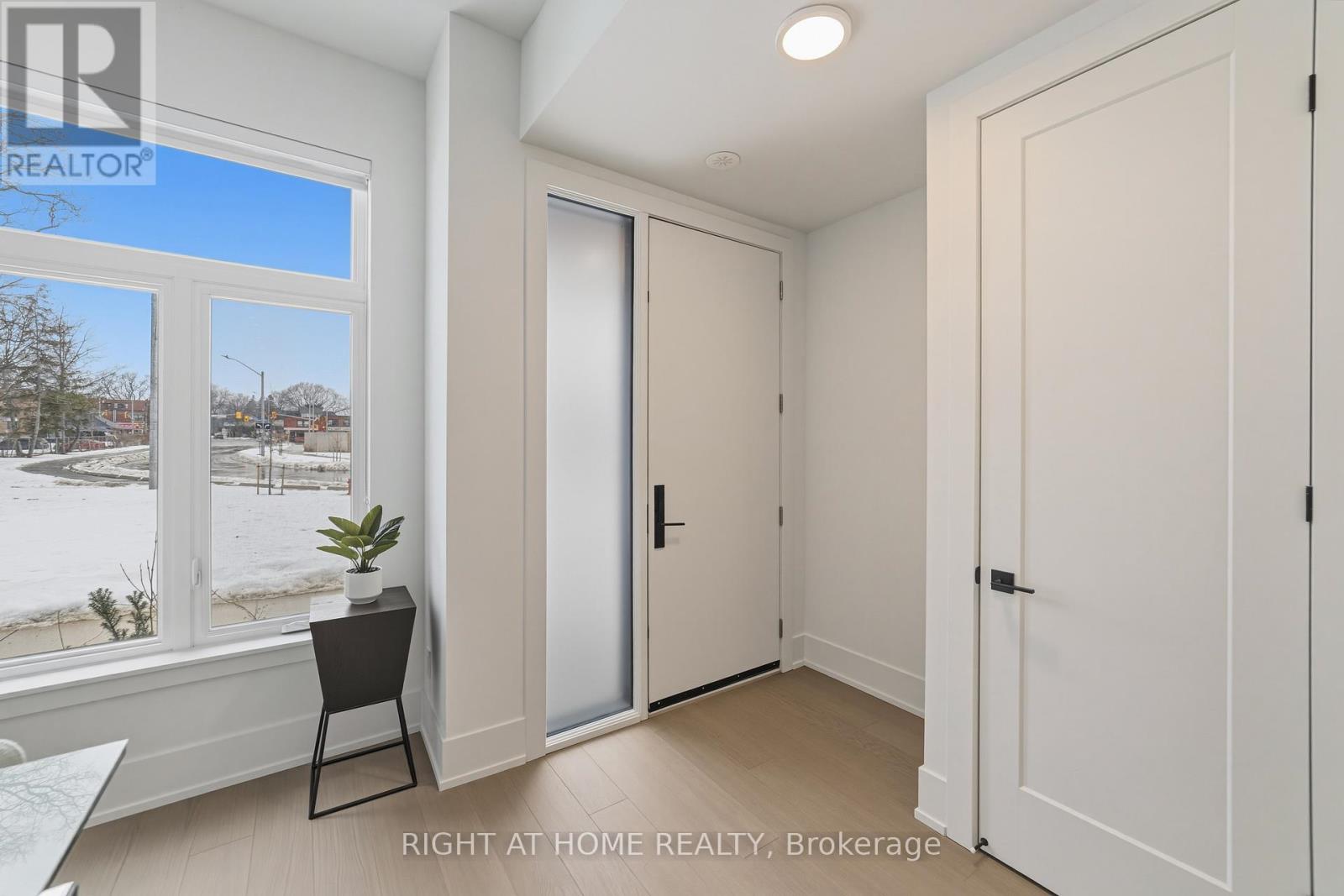 Row / Townhouse for Sale in 2 - 10 LOU PARSONS WAY|Mississauga (Port Credit), Ontario L5H0B2 4