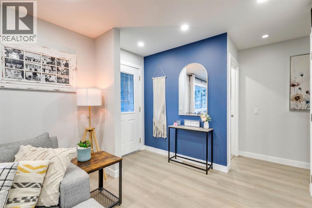 House for Sale in 1324 Lake Sylvan Drive SE|Calgary, Alberta T2J3C8 4