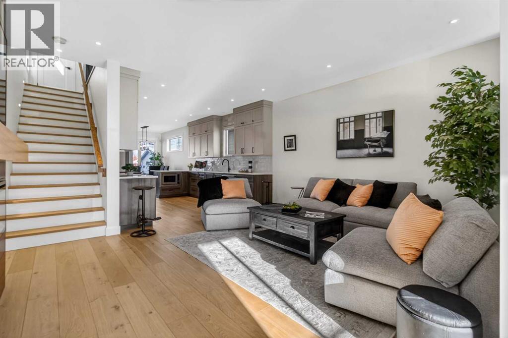 House for Sale in 124 26 Avenue NE|Calgary, Alberta T2E1Y7 4