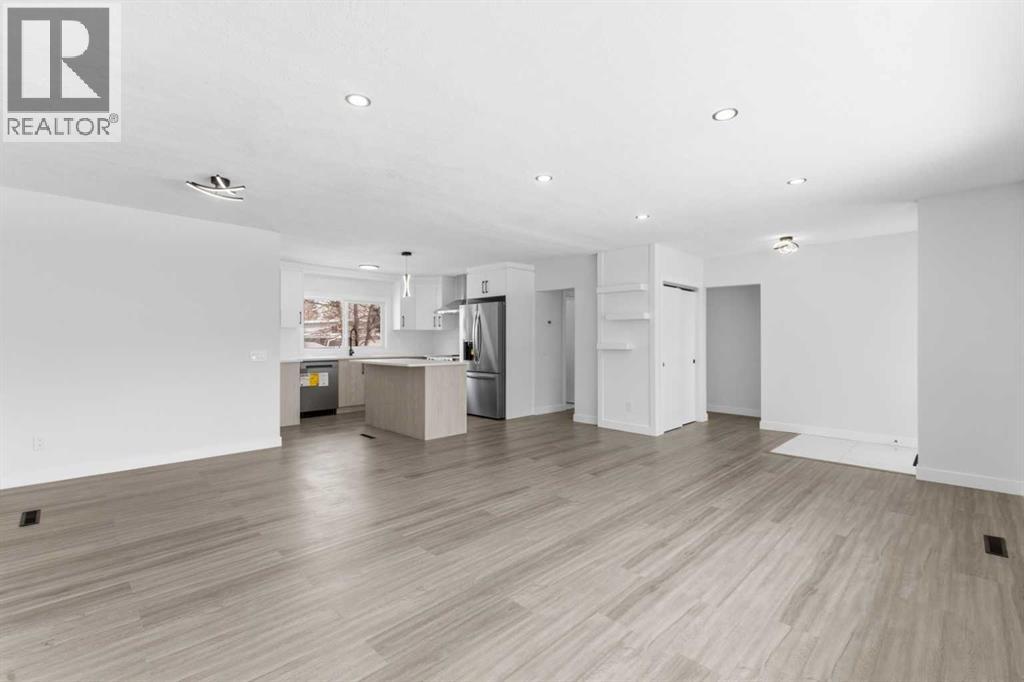 House for Sale in 1412 19 Street NE|Calgary, Alberta T2E4Y2 4