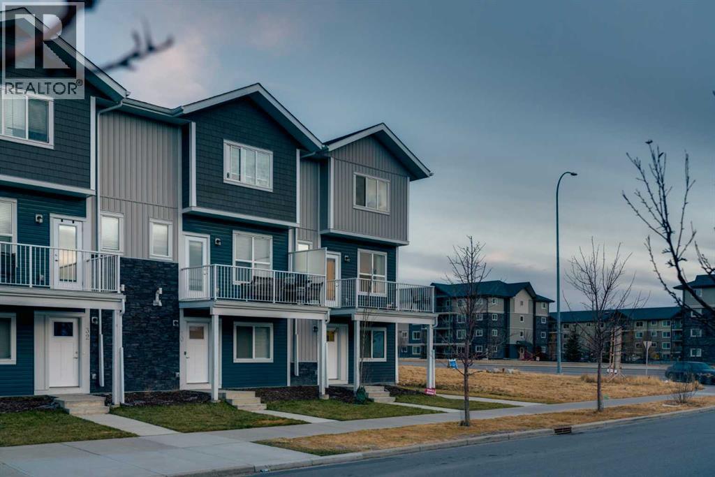 Row / Townhouse for Sale in 28 Redstone Boulevard NE|Calgary, Alberta T3N2G4 3