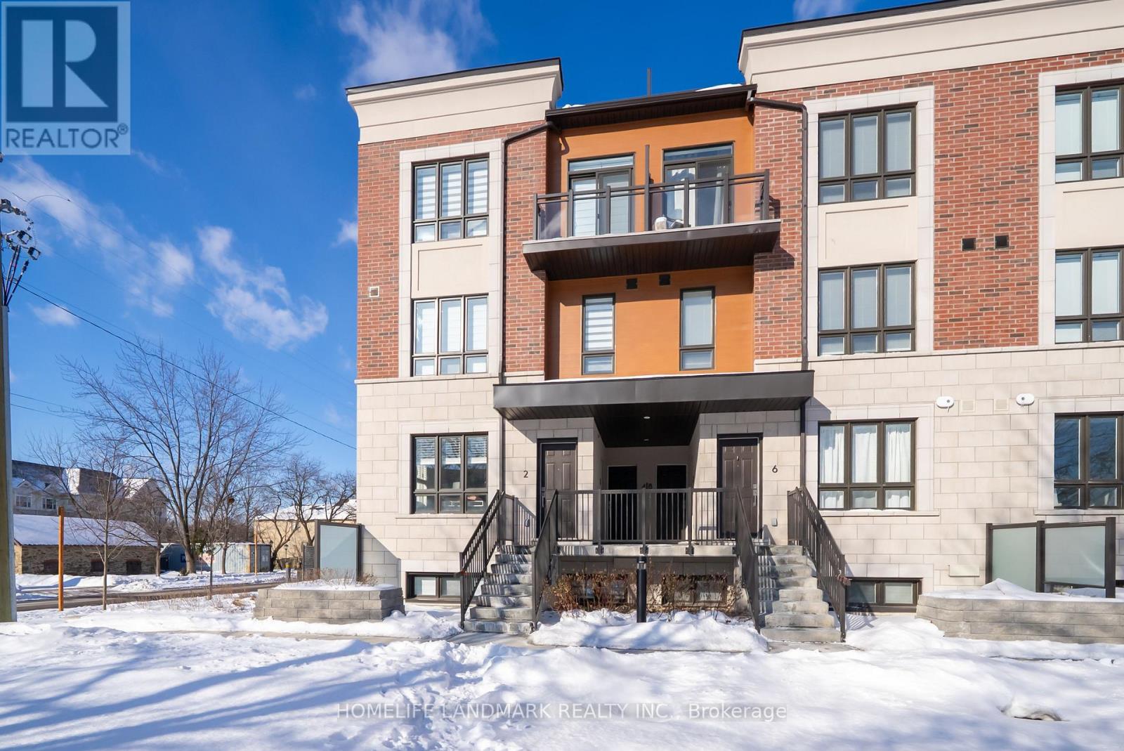 Row / Townhouse for Sale in 2 - 4015 HICKORY DRIVE|Mississauga (Rathwood), Ontario L4W1L1