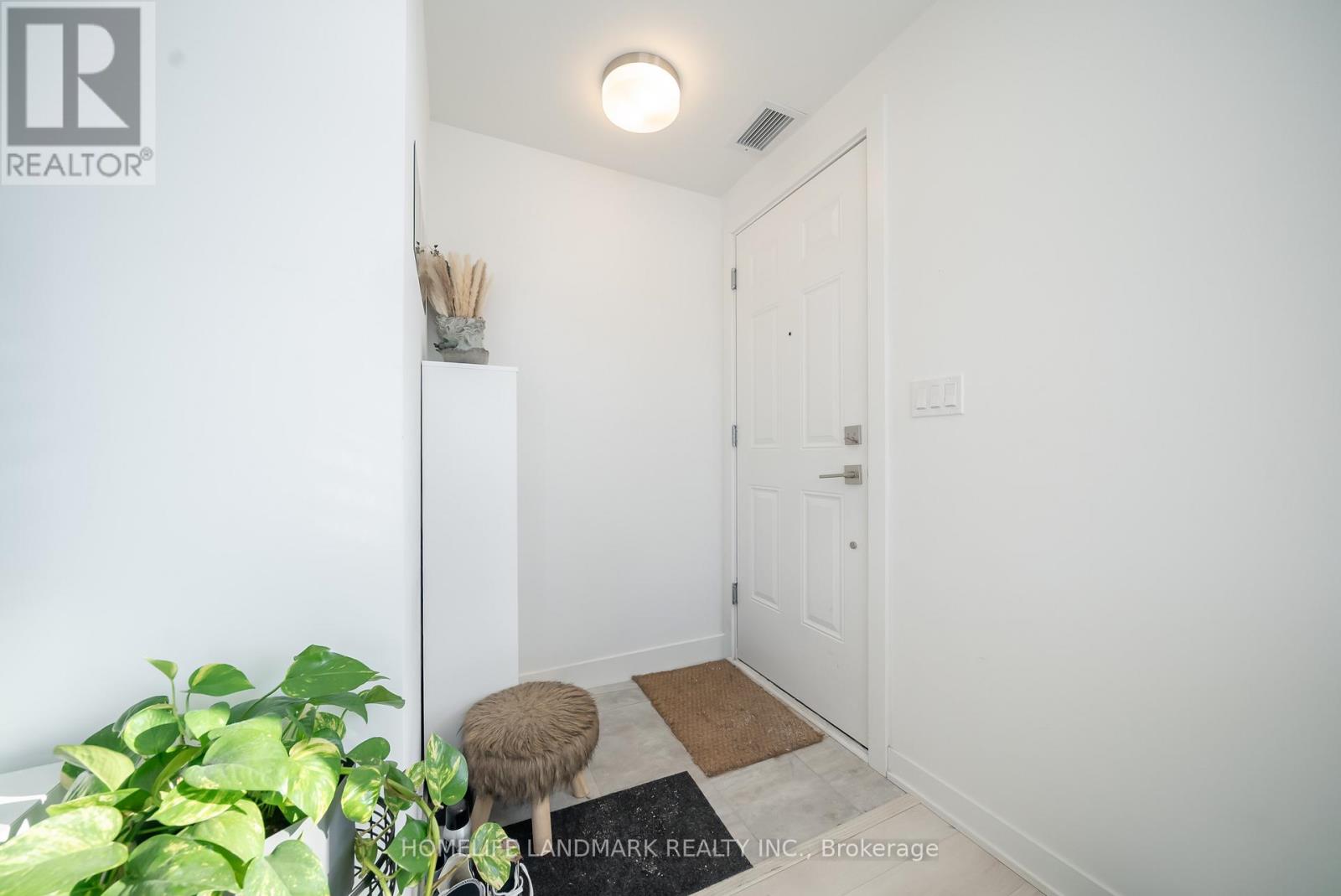 Row / Townhouse for Sale in 2 - 4015 HICKORY DRIVE|Mississauga (Rathwood), Ontario L4W1L1 3