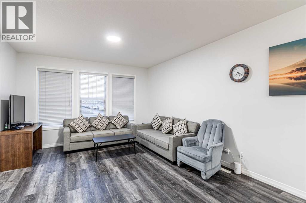 House for Sale in 51 corner meadows Villas NE|Calgary, Alberta T3N1J5 5