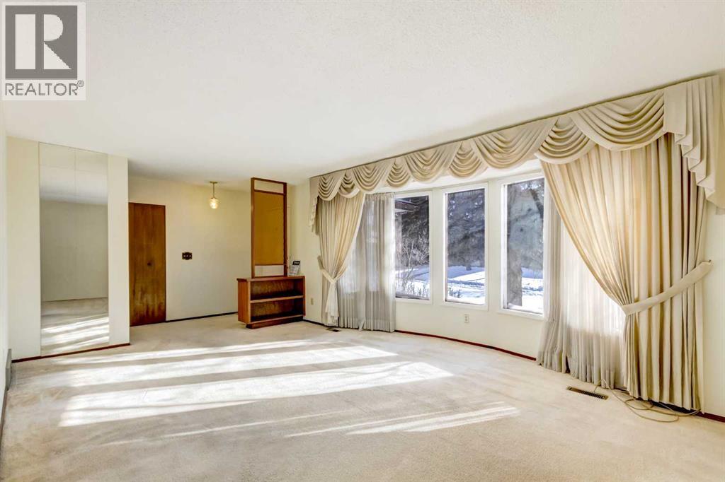 House for Sale in 4620 31 Avenue NE|Calgary, Alberta T1Y1G9 5