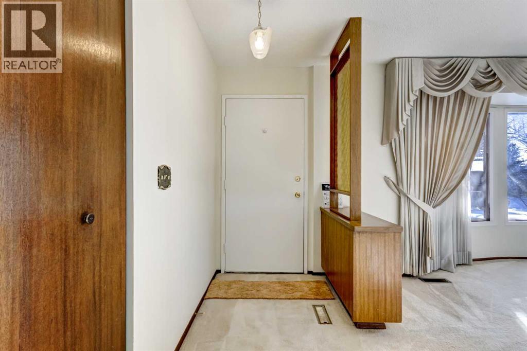 House for Sale in 4620 31 Avenue NE|Calgary, Alberta T1Y1G9 3