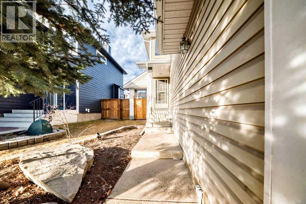 House for Sale in 12774 Coventry Hills Way NE|Calgary, Alberta T3K5E2 3